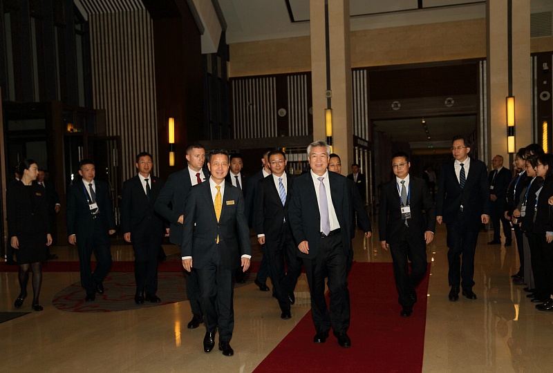 Chinese government delegation at the Beijing Hotel