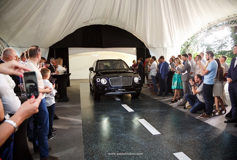 The presentation of the Bentley Bentayga car.