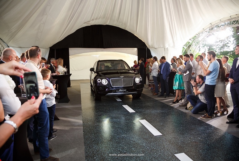 Презентация Bentley Bentayga в Минске. Самый дорогой кроссовер в мире показали в гостинице "Пекин".